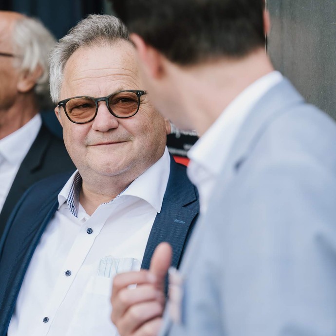 None (vergrößerte Bildansicht wird geöffnet)