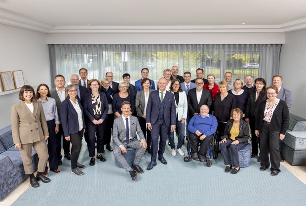 Ein Gruppenbild der Mitglieder der Hauptversammlung im Jahr 2023. Quelle: © BAGüS Ein Gruppenbild der Mitglieder der Hauptversammlung im Jahr 2023. Quelle: © BAGüS