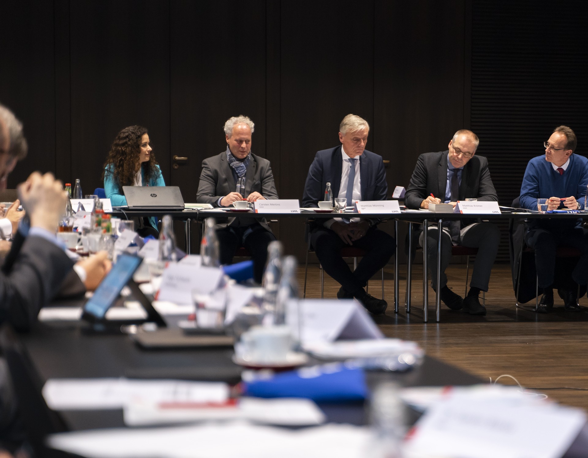 Der Vorsitzende ruft den nächsten Tagesordungspunkt auf. Quelle: © BAGüS