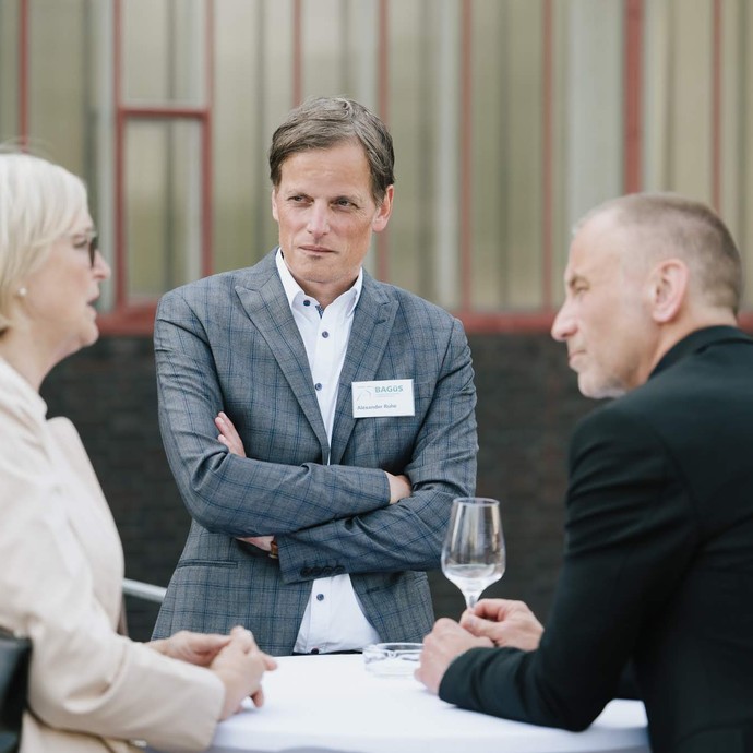 None (vergrößerte Bildansicht wird geöffnet)