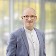 Auf dem Bild ist Dennis Herrmann zu sehen.