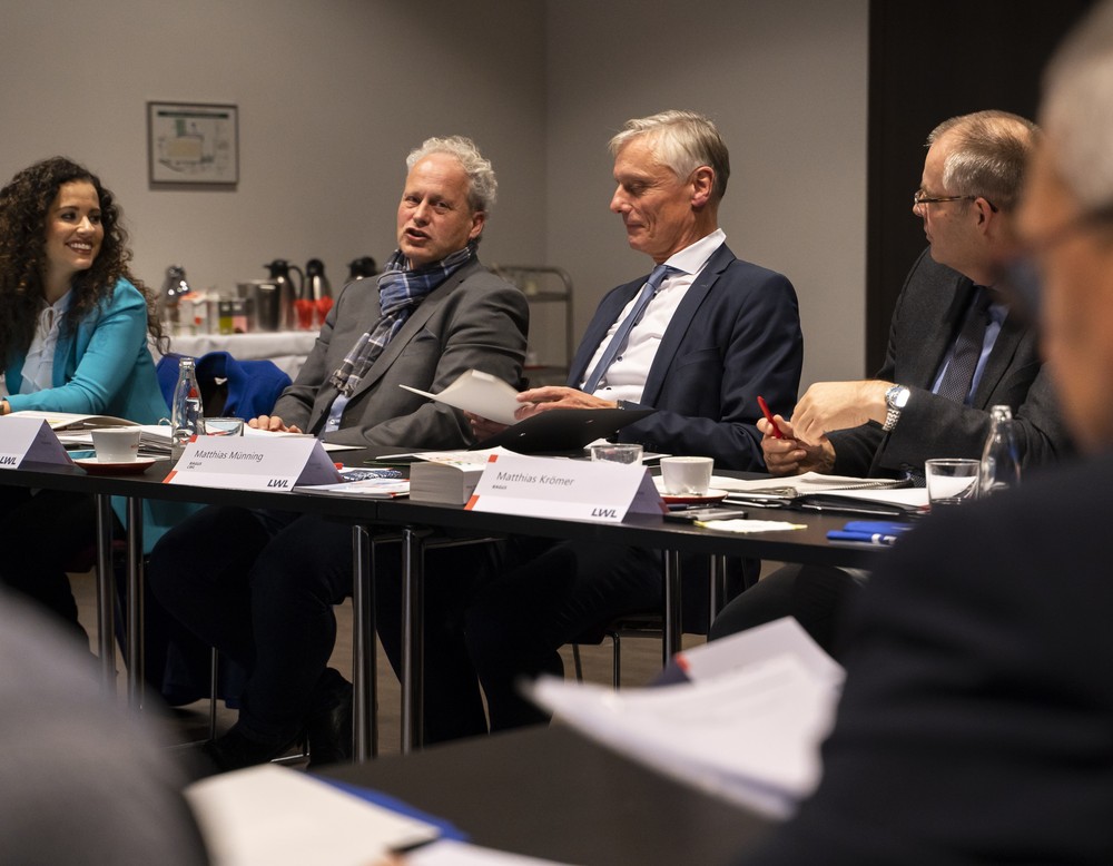 Der Geschäftsführer Carsten Mertins nimmt zu einem Tagesordnungspunkt Stellung. Quelle: © BAGüS
